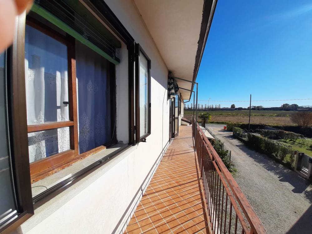 TERRAZZA - Bivilla a SAN DONA' DI PIAVE zona LOCALITA' PALAZZETTO in vendita - Rif.: 2449