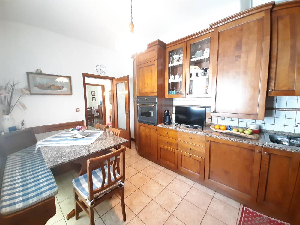 cucina piano primo - Casa singola a SAN DONA' DI PIAVE in vendita - Rif.: 2362