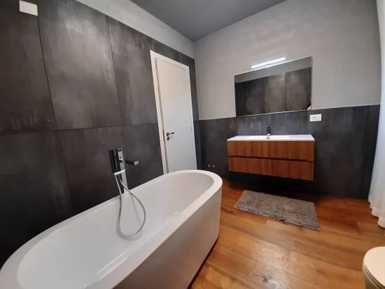 bagno con vasca piano intermedio - Casa singola SAN DONA' DI PIAVE zona S.LUCA in vendita - Rif.: 2338