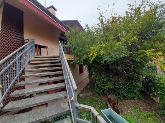 scala esterna - Appartamento 3 camere con giardino SAN DONA' DI PIAVE zona SAN GIUSEPPE LAVORATORE in vendita - Rif.: 2344